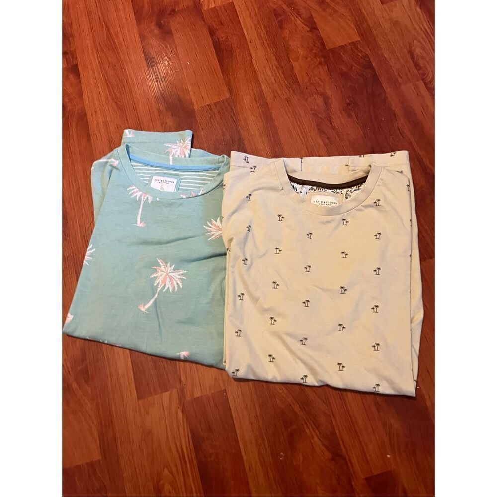 2 DENIM & FLOWER Tropical Palm Tree printed crew neck Shirts size Large.